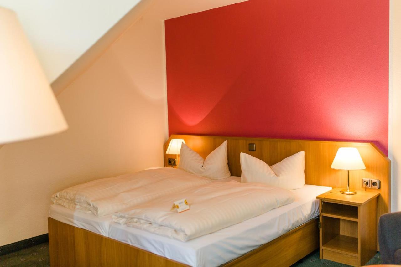 Akzent Hotel Zur Gruenen Eiche Биспинген Экстерьер фото