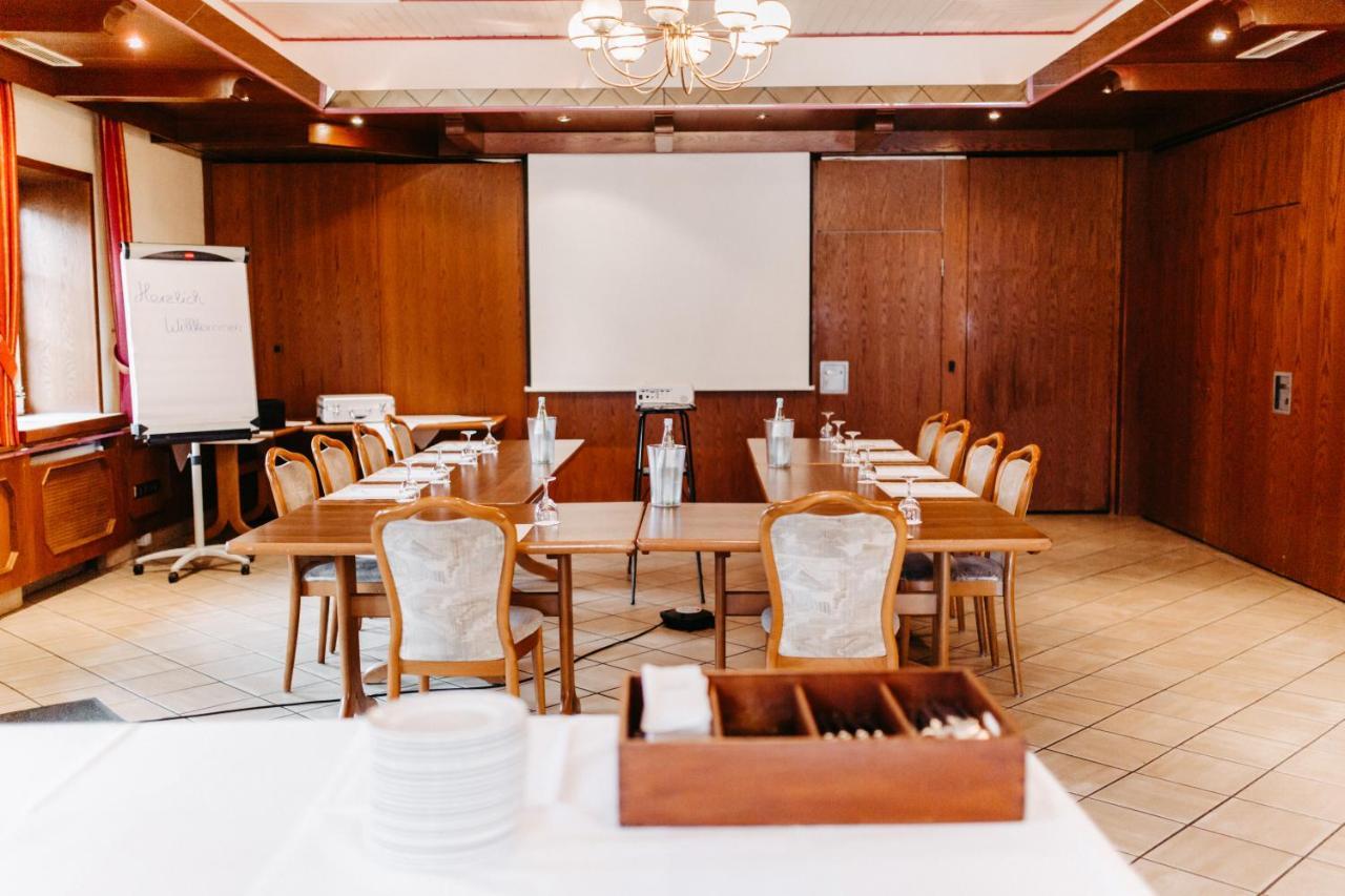 Akzent Hotel Zur Gruenen Eiche Биспинген Экстерьер фото
